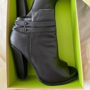 Steve Madden open toe bootie with side zipper